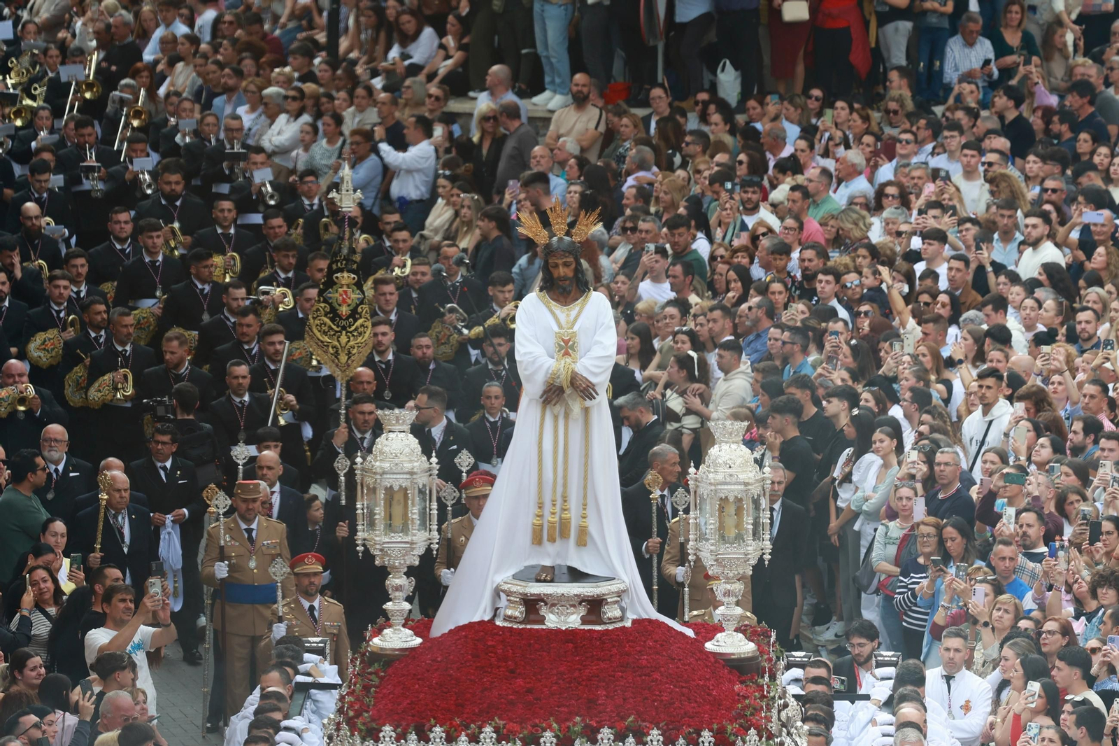 El Cautivo, en su procesión del Lunes Santo en Málaga, en fotos
