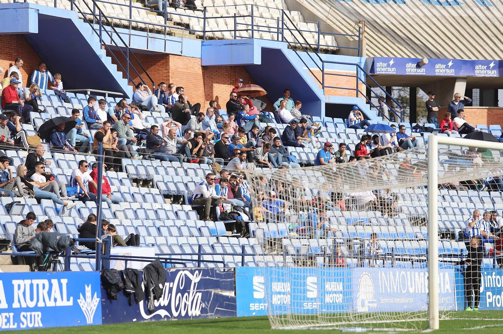 Imágenes del ambiente en las gradas del Nuevo Colombino durante el Recre-Vélez