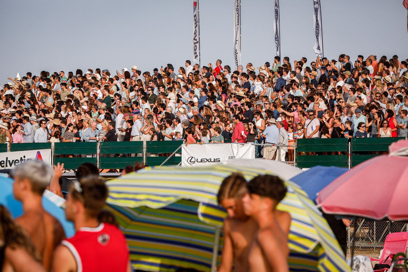 Imágenes de la segunda jornada del ciclo inicial de las Carreras de Caballos de Sanlúcar 2025