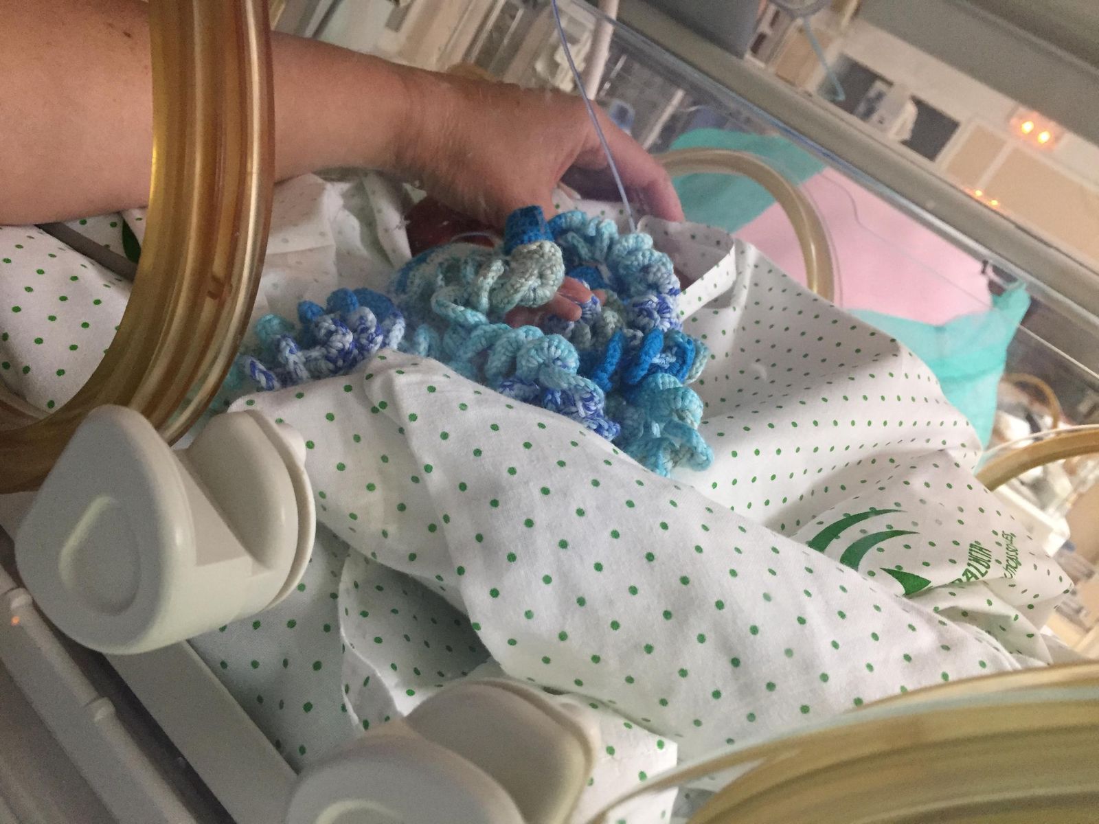 Un bebé en una incubadora en una unidad de Neonatología, en una imagen de archivo.