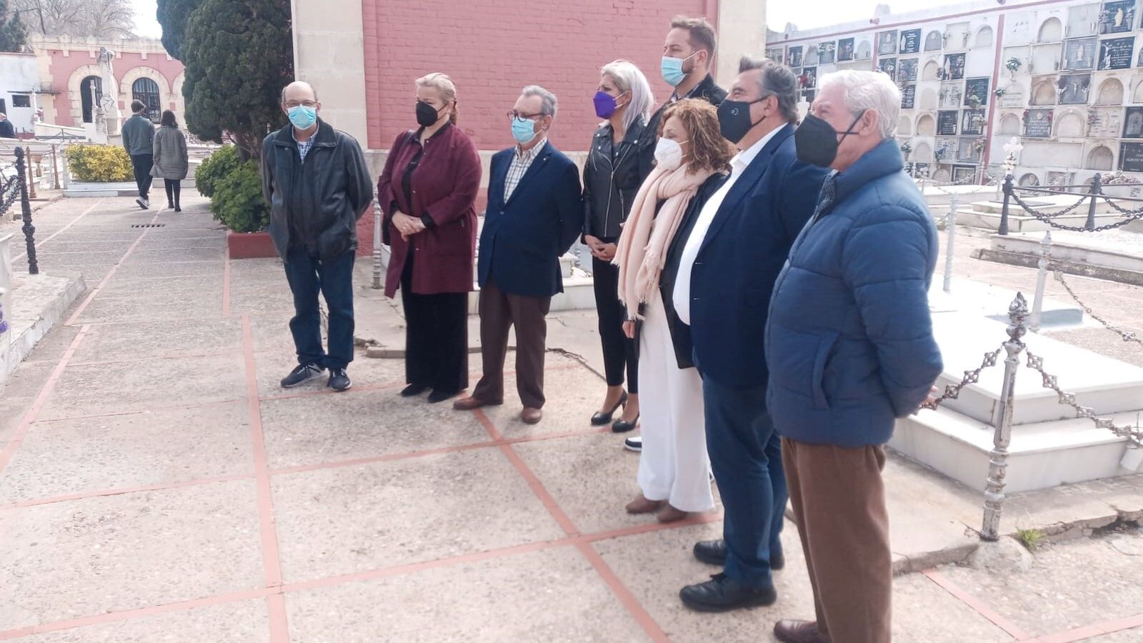 Homenaje a Camarón ante su tumba en el cementerio municipal.