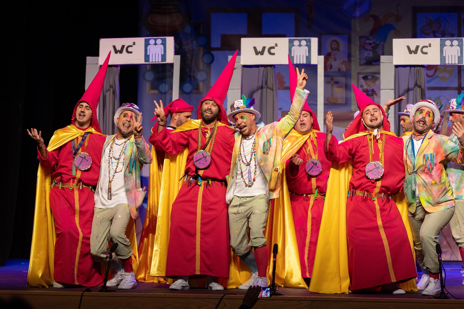 Imágenes de la actuación de la murga de Ayamonte "Pa cruz, esta que llevo encima" en el Carnaval Colombino