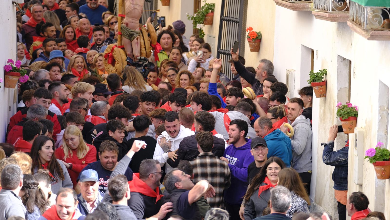 Procesión de San Sebastián y tirada de roscos en Lubrín, en imágenes