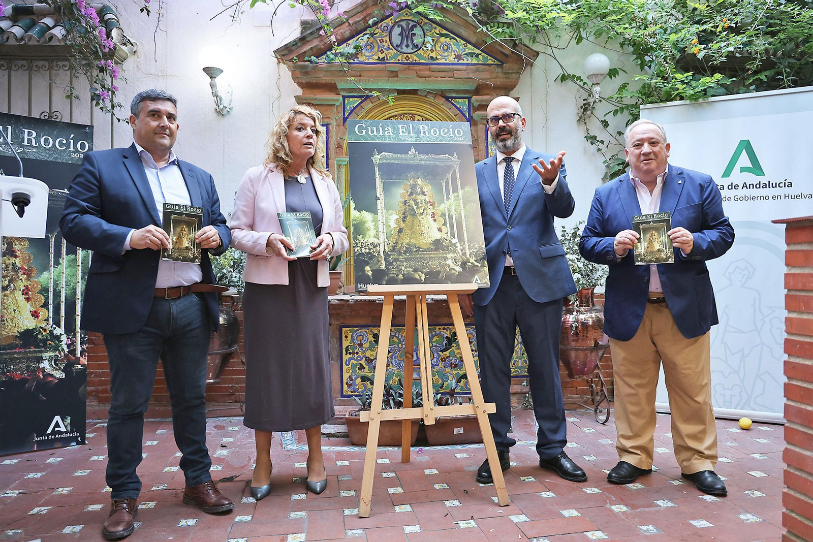 Imágenes de la presentación de la Guía del Rocío 2024 de Huelva Información