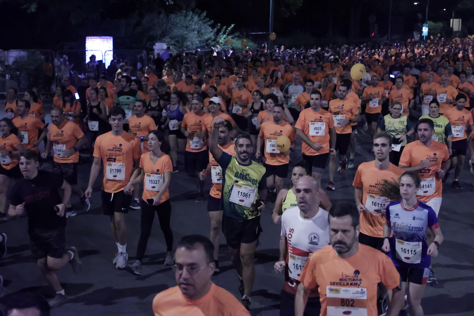 Búscate en la Carrera Nocturna de Sevilla (2)