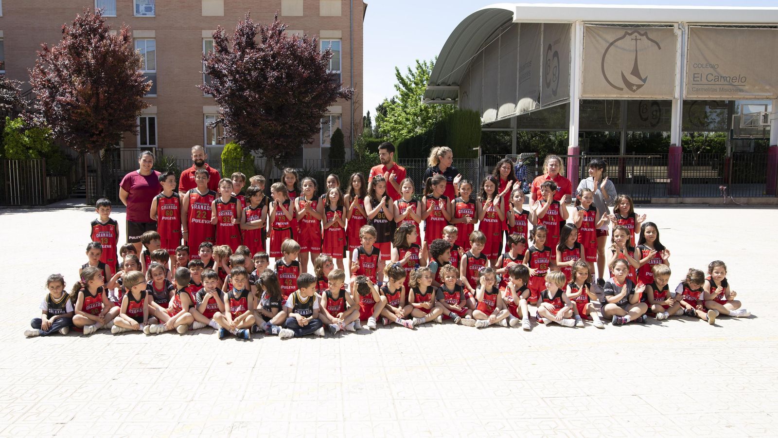 Representación de la cantera del Fundación CB Granada en las instalaciones del Colegio El Carmelo.