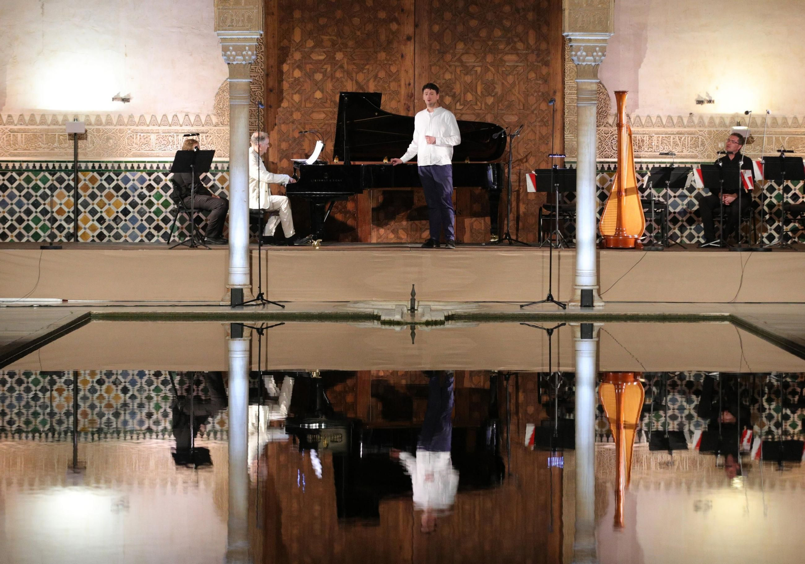 Concierto en el Patio de los Arrayanes.