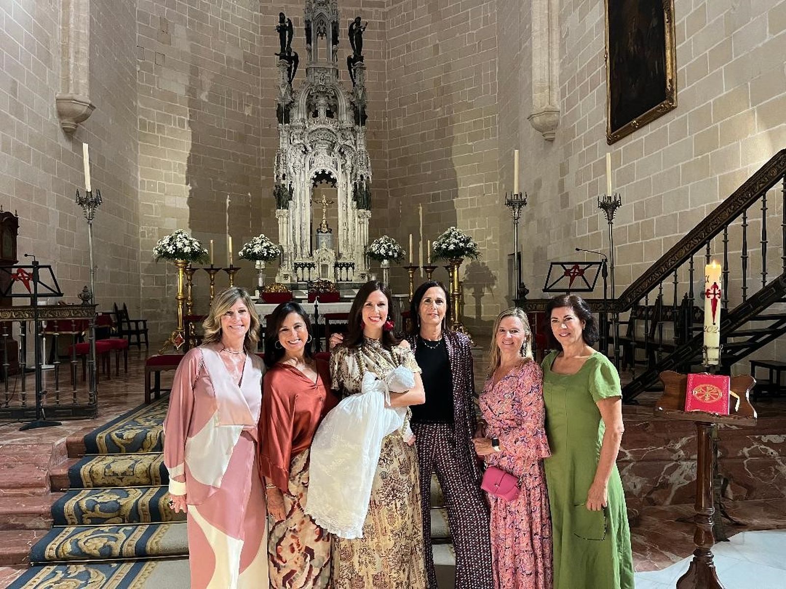 Pilar Barceló, María Teresa Esteban, Rocío Pérez-Hickman con su hija Sol, Elena Barceló, Beatriz Almoyna y Cristina Martínez.