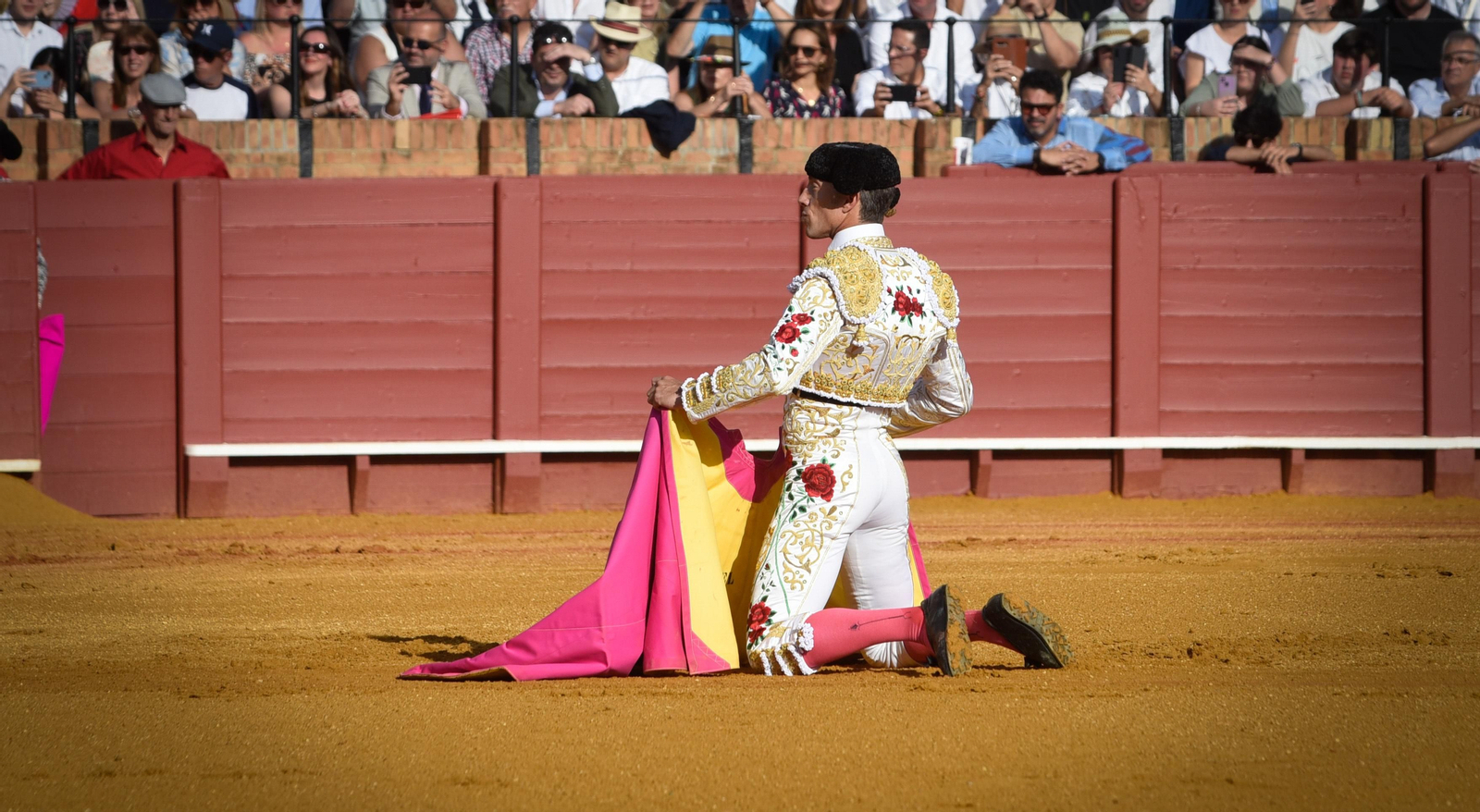 Las imágenes de la corrida de toros de El Fandi, Manuel Escribano y Esaú Fernández