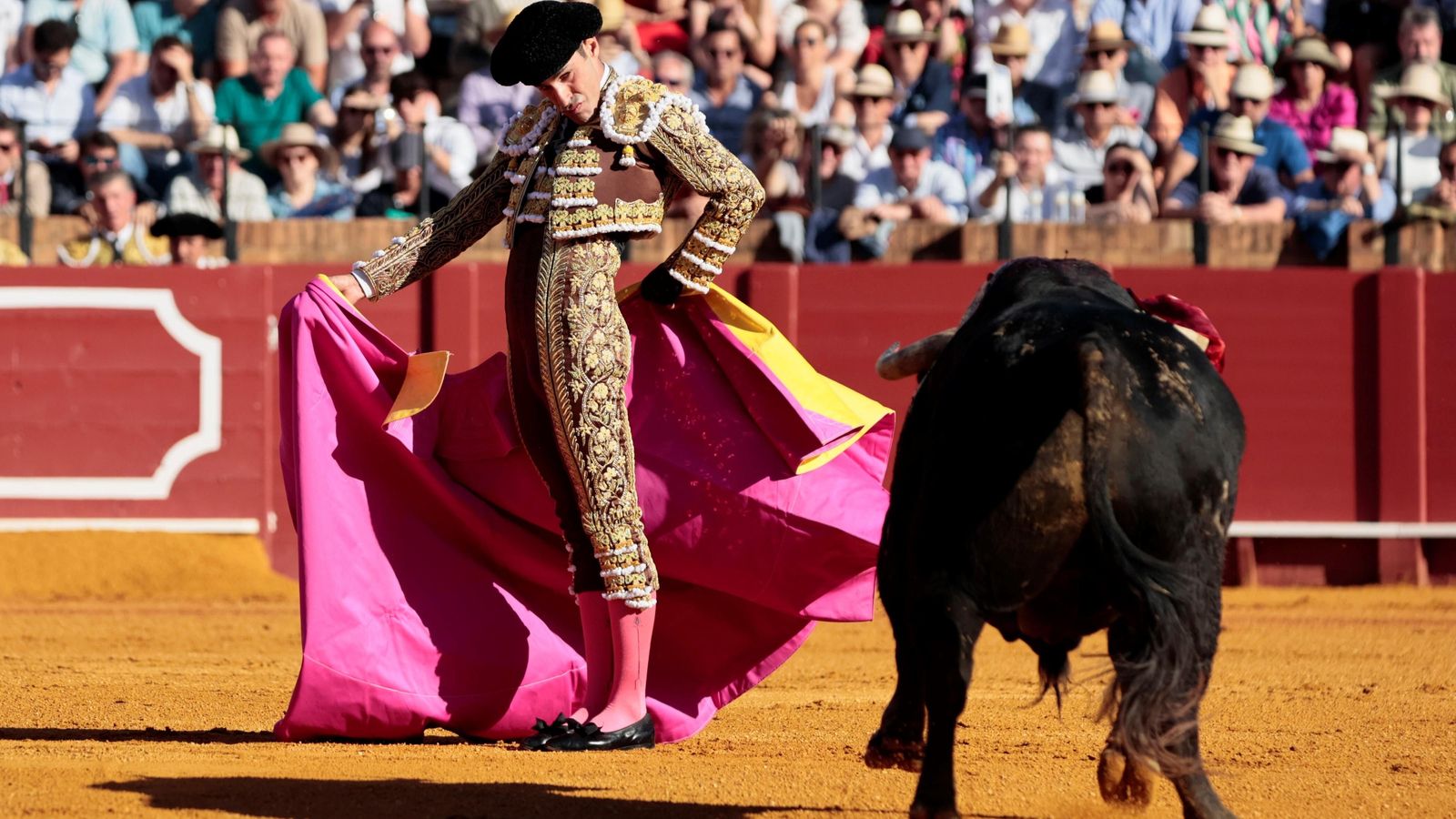Talavante por gaoneras con ‘Polvorillo’.