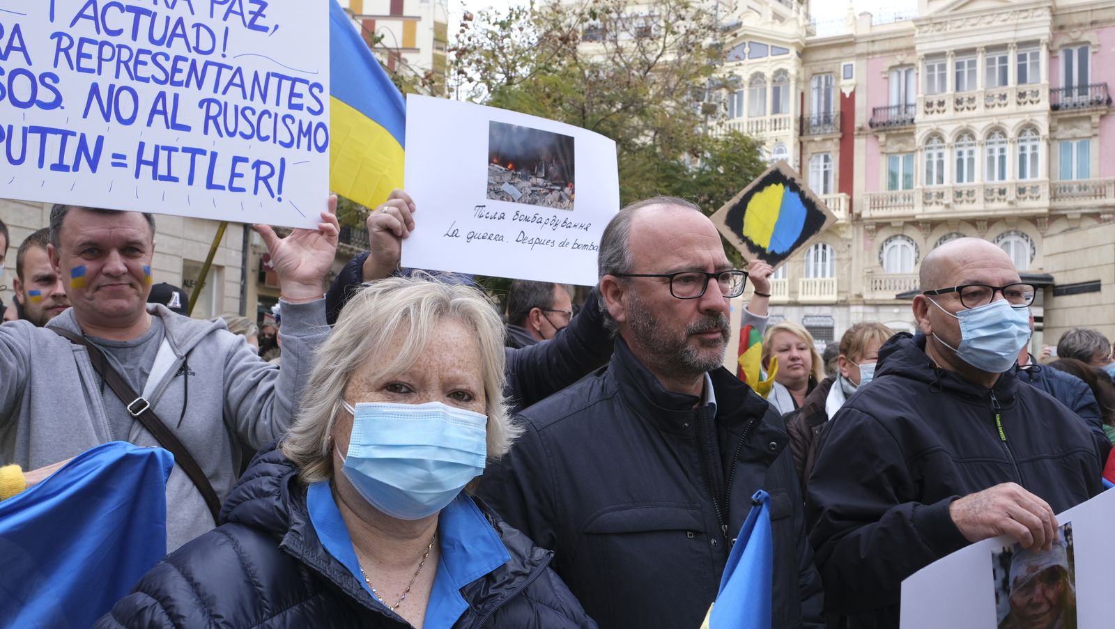 Fotogalería de las protestas contra la invasión rusa en Ucrania. Almería.