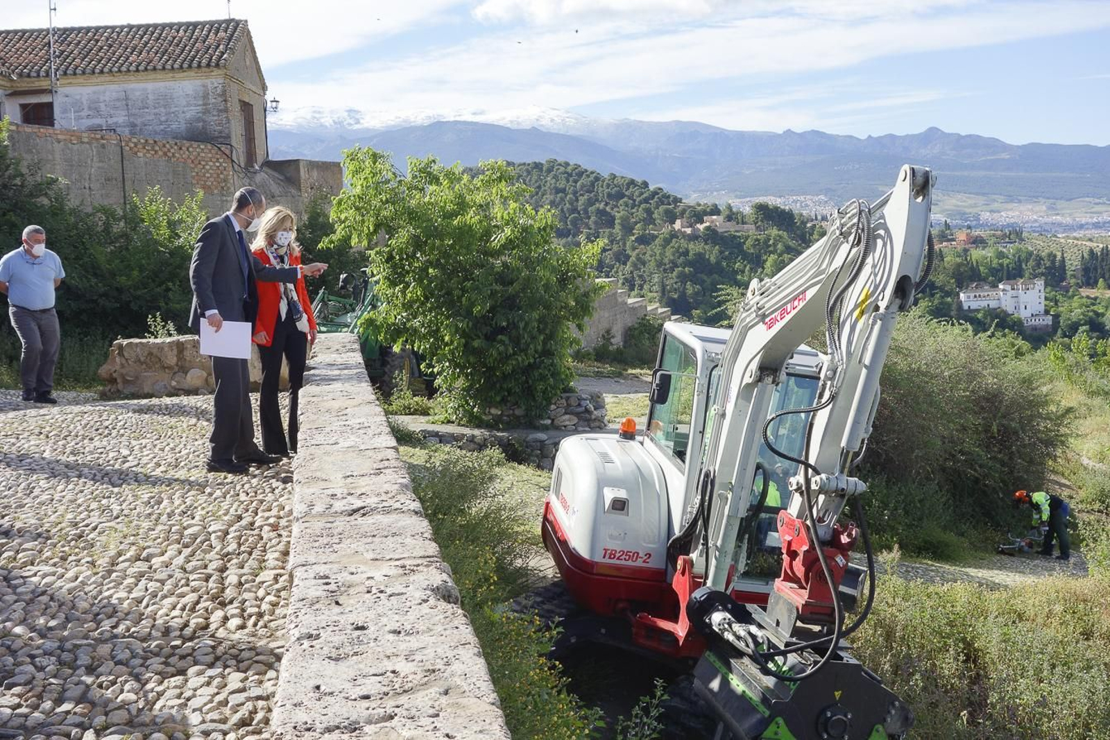 Nueva desbrozadora para limpiar 265 parcelas de difícil acceso de Granada