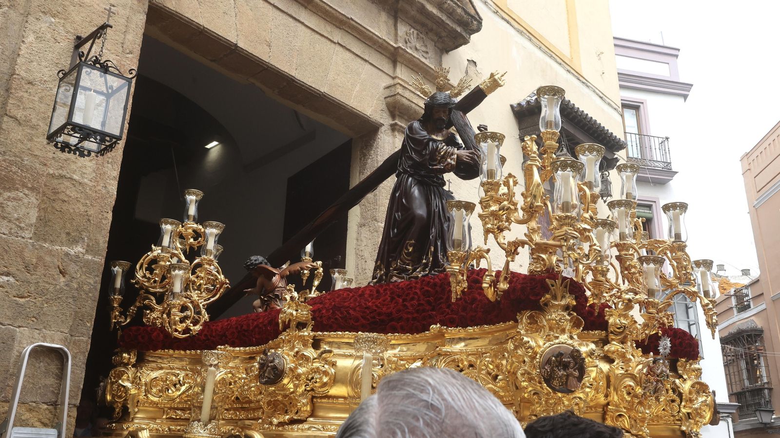 Una imagen de la hermandad de la Candelaria en la Semana Santa de Sevilla de 2023.