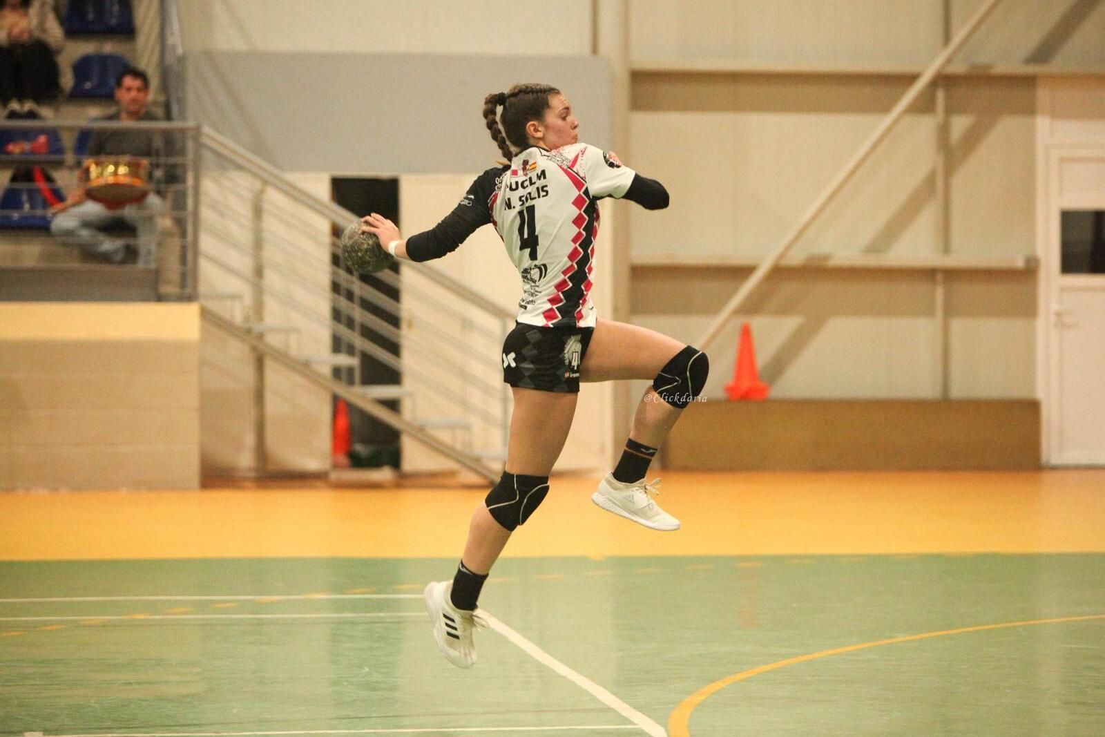 Nayra Solís, en acción.