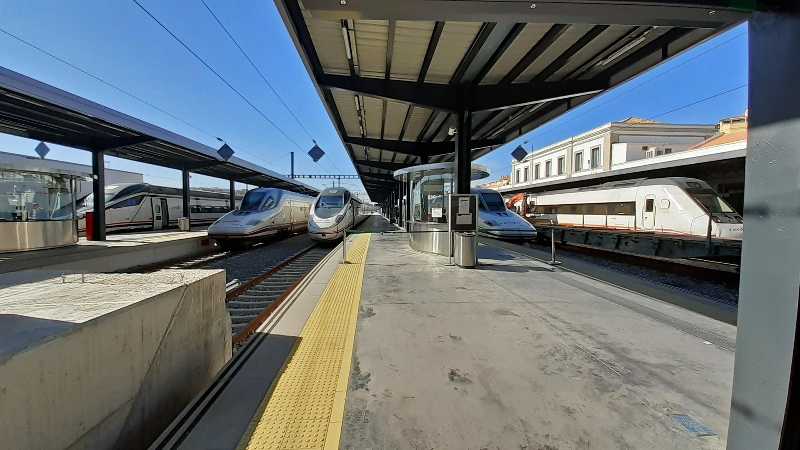 Así es el viaje entre Granada, Córdoba y Sevilla en trenes Avant de Renfe