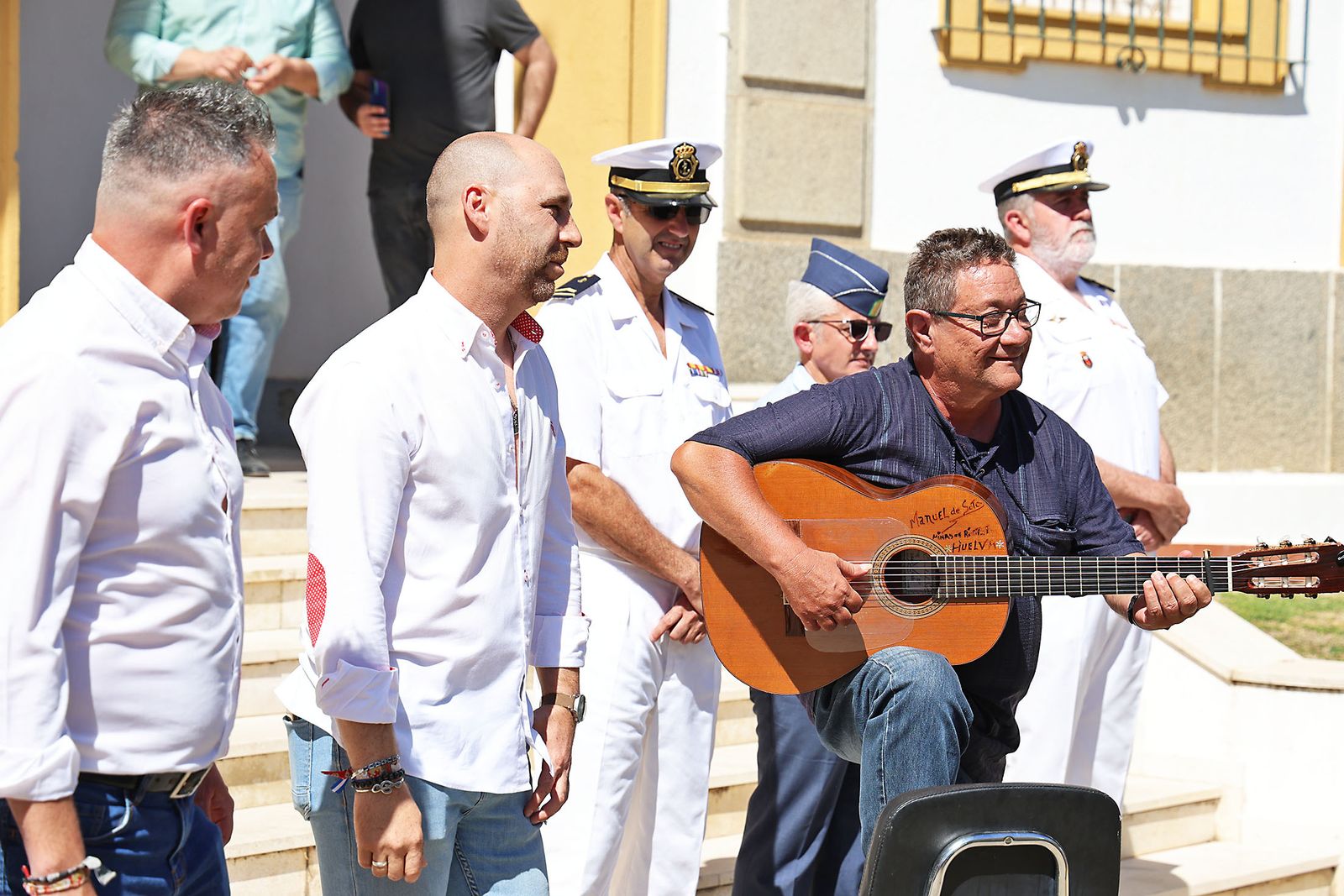 Imágenes de la Hermandad del Rocío de Punta Umbría a su paso por Huelva