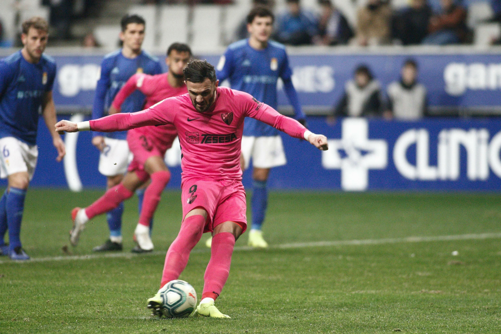 Sadiku, en el instante que transforma el 1-1 en Oviedo.
