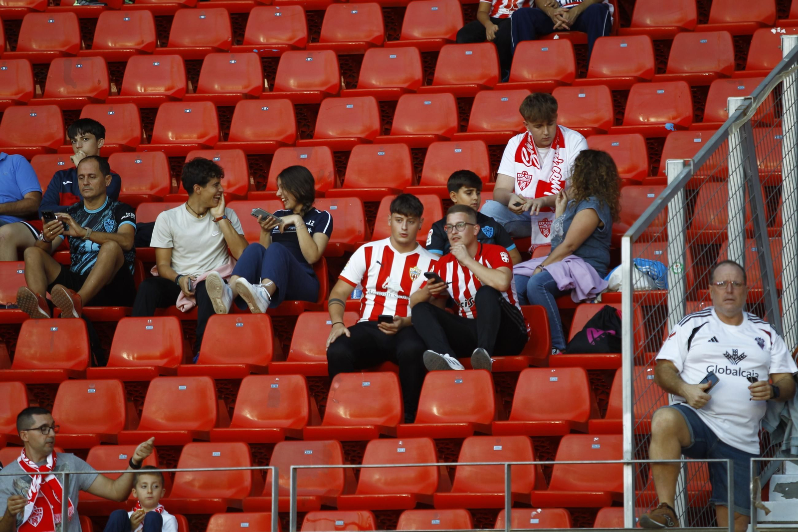Búscate en las fotos del partido Almería-Albacete