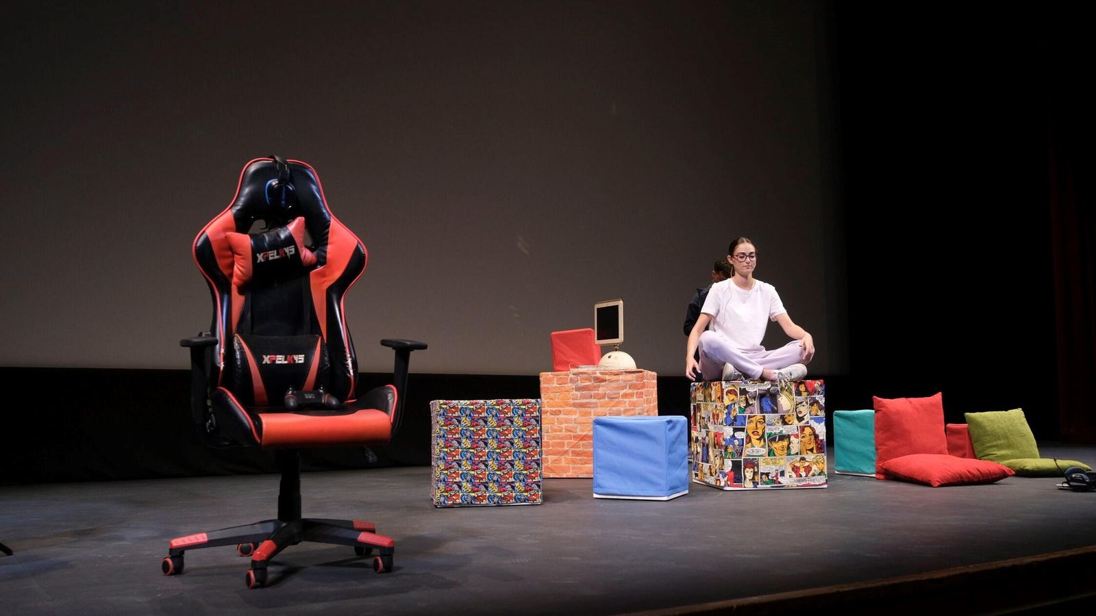 La obra de teatro recorrerá toda Andalucía y se ha estrenado en Almería, en el Auditorio Maestro Padilla La obra de teatro recorrerá toda Andalucía y se ha estrenado en Almería, en el Auditorio Maestro Padilla