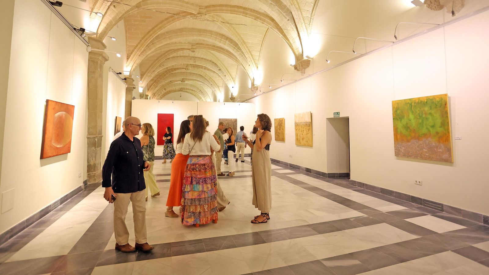 Imágenes de la exposición ‘Cádiz, viento, mar y vino’ de la artista Mariola Naranjo en los Claustros de Santo Domingo de Jerez