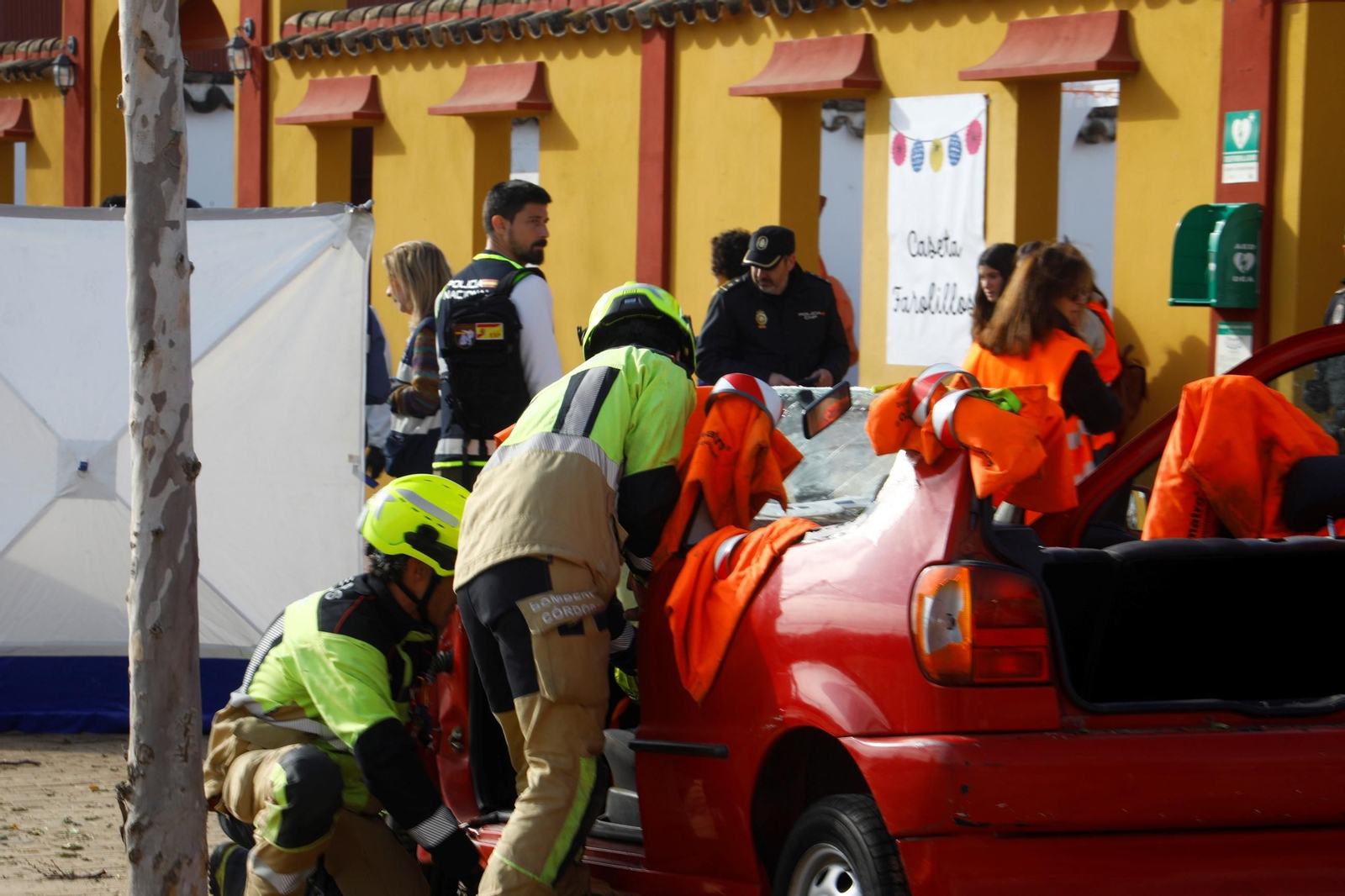 El simulacro de actuación ante una explosión en la Feria de Córdoba, en imágenes