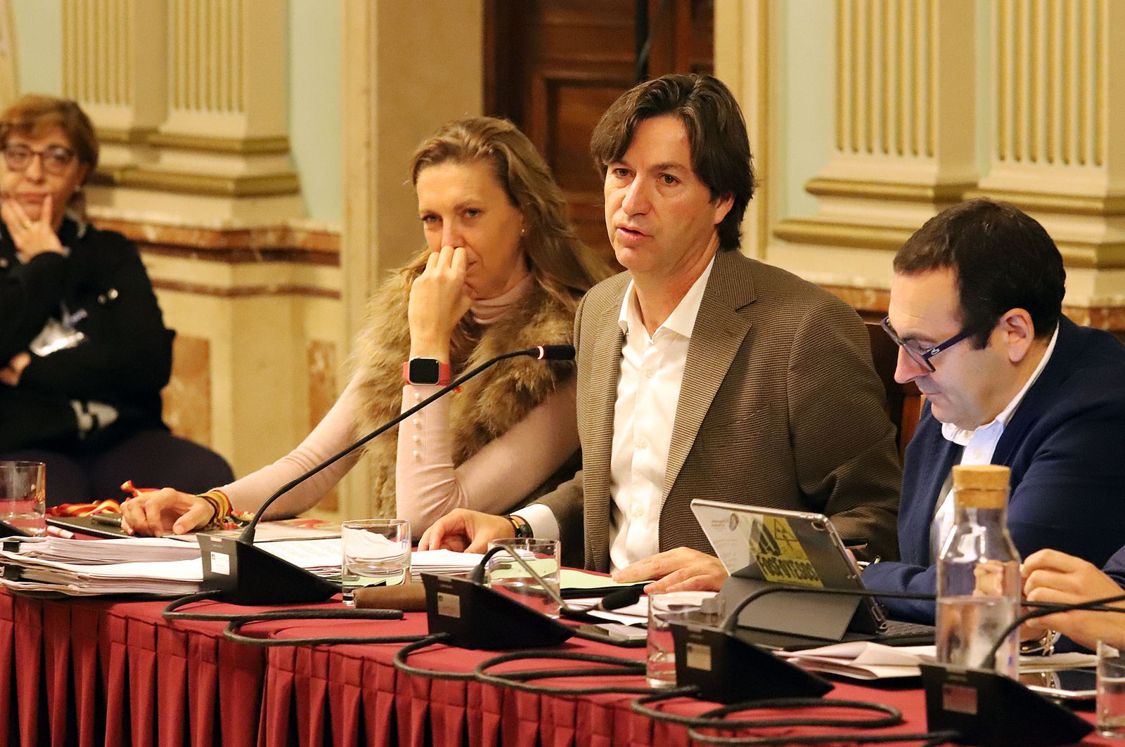 El portavoz del Grupo Municipal Vox, Wenceslao Font, durante un pleno en el Ayuntamiento de Huelva.