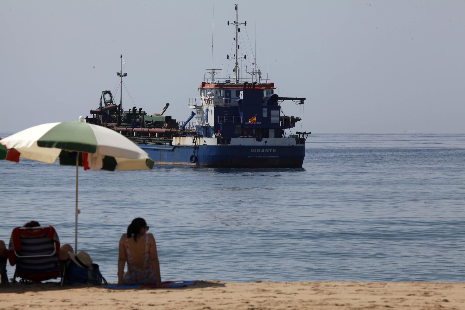 Las imágenes de la recuperación de la playa de La Antilla