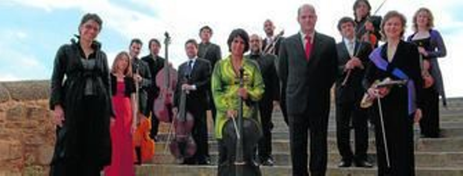 Sobre estas líneas, el conjunto Hippocampus. A la derecha, imagen del 'pendrive' rebosante de Bach.