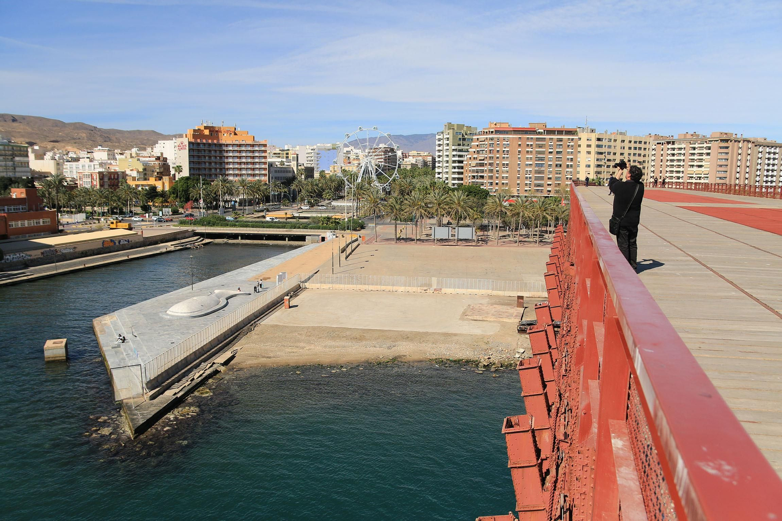 Paseo peatonal sobre el Cable Inglés