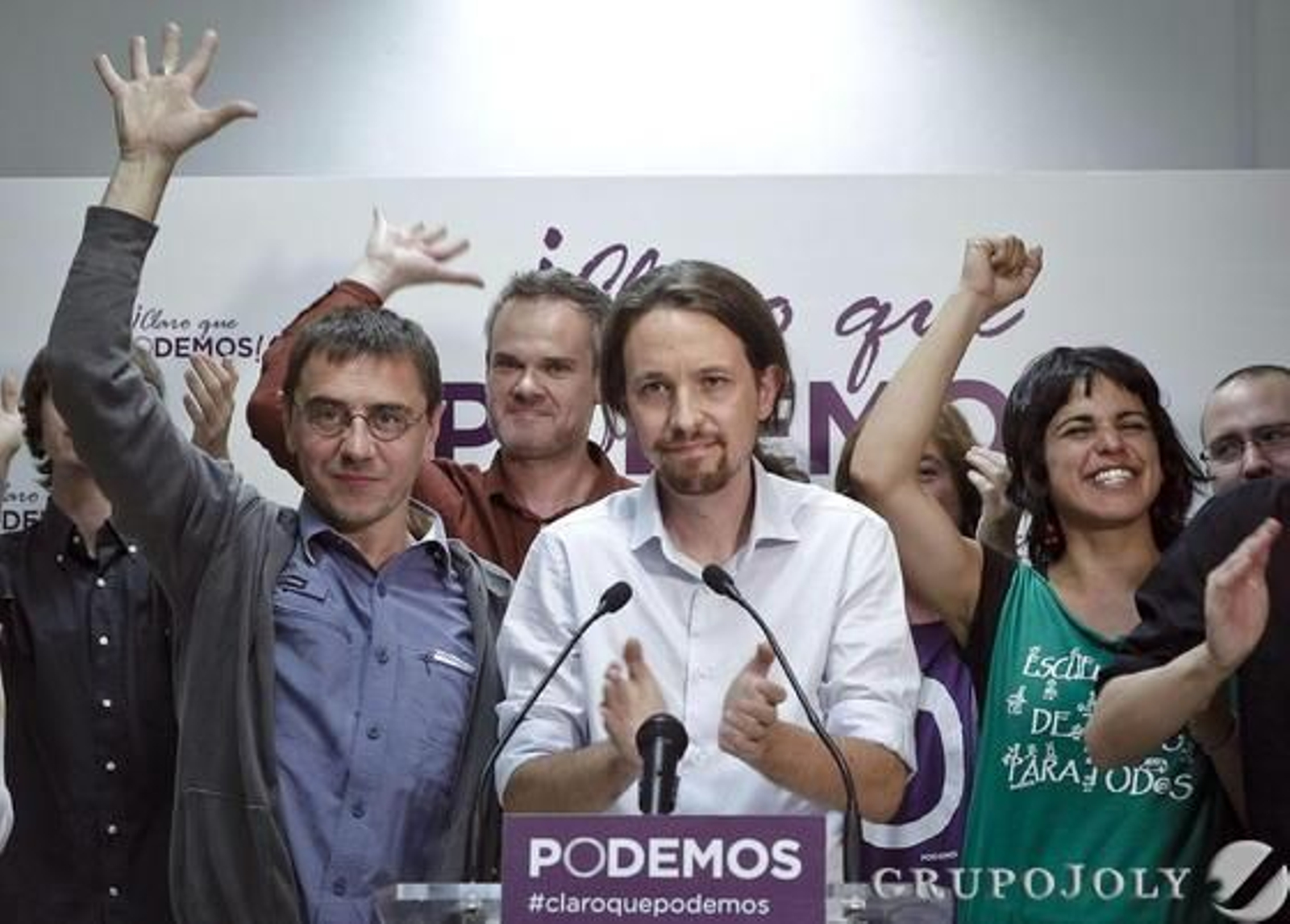 Celebración entre los simpatizantes de Podemos

Foto: EFE