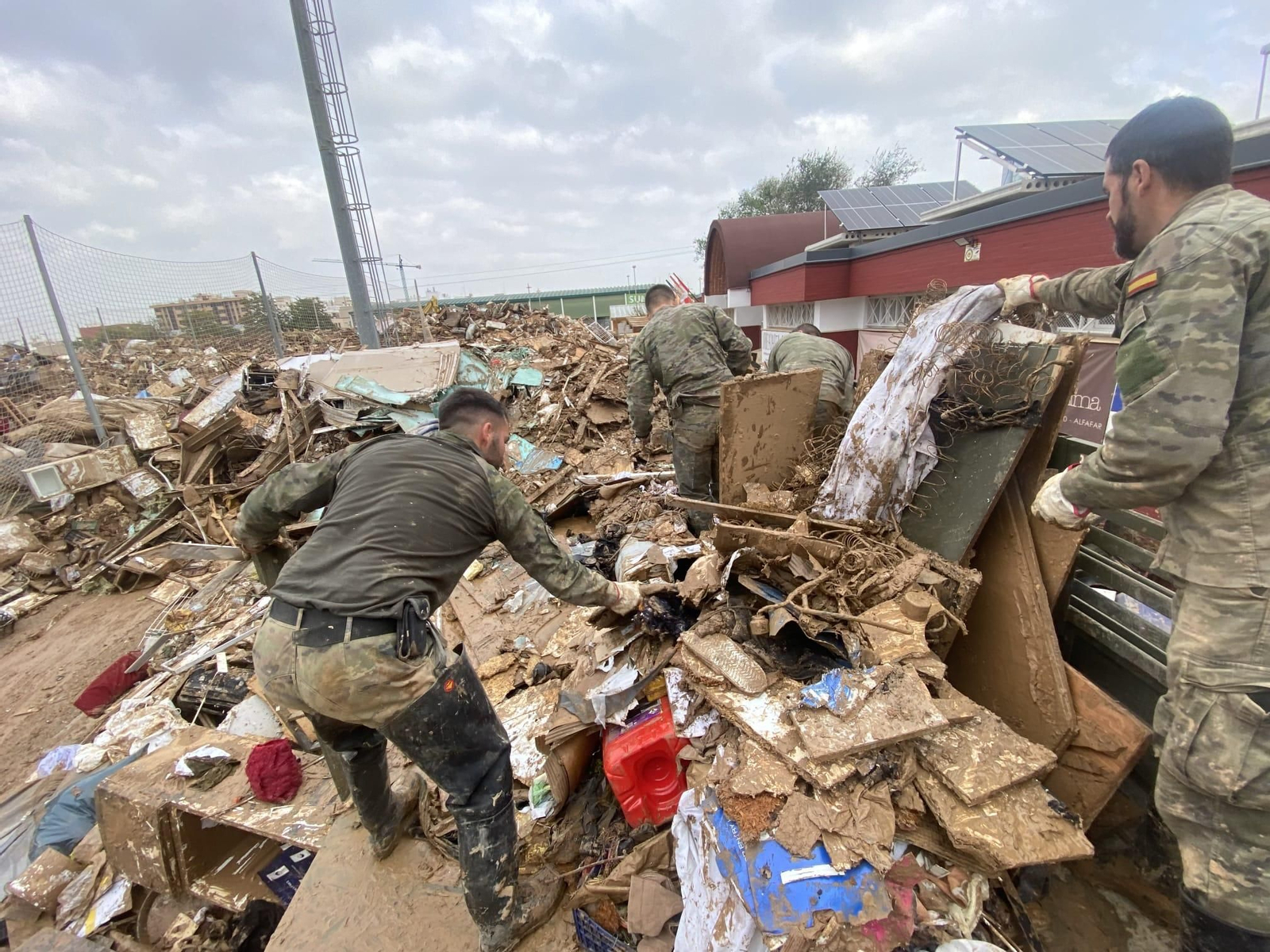 Las imágenes de los soldados de la Brigada Guzmán el Bueno X en Valencia