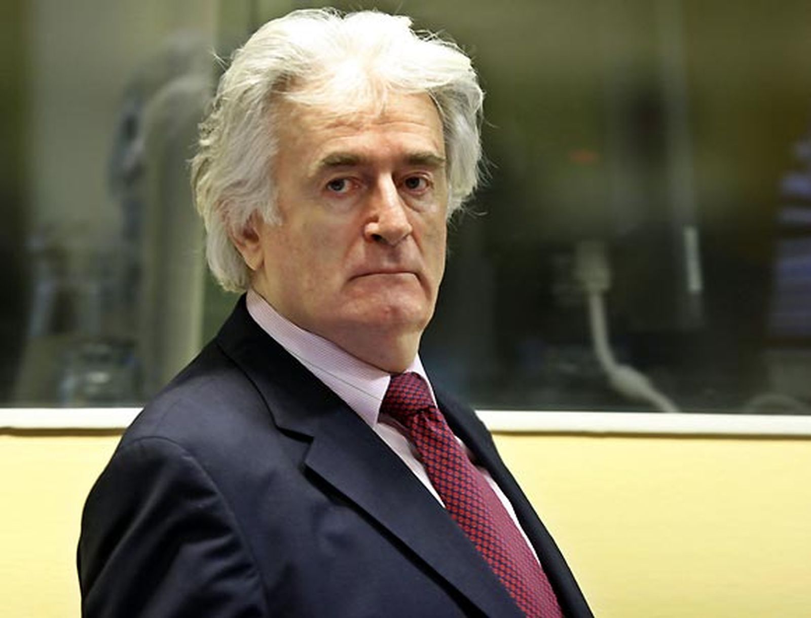 Karadzic afirma que las matanzas de Sarajevo y Srebrenica son "mitos" creados por los musulmanes