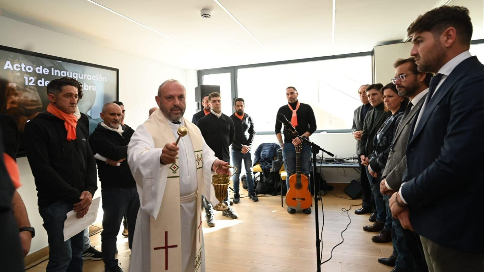 El delegado Antonio Granados, junto a la secretaria general Ana Vanessa García, y la delegada Matilde Ortiz, han visitado la comunidad terapéutica de Proyecto Hombre en Huértor Santillán