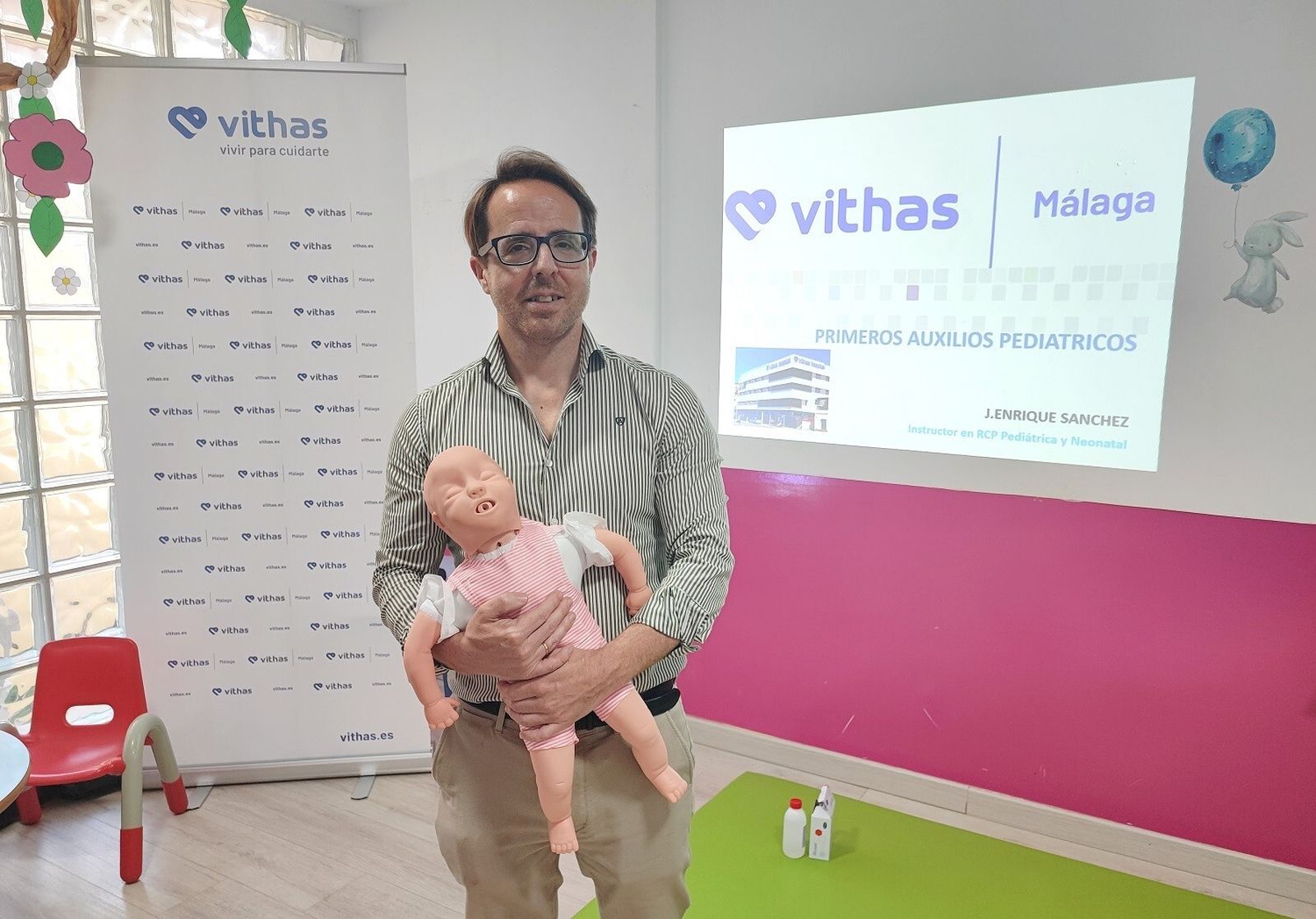 El doctor Enrique Sánchez Martínez, pediatra y neonatólogo del Hospital Vithas Málaga.