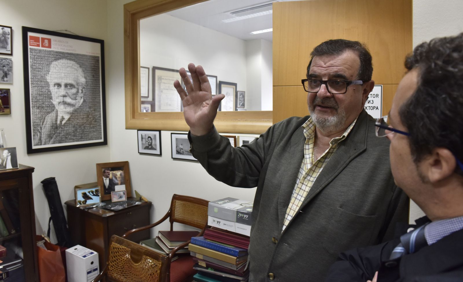 José Rodríguez de la Borbolla, en una de las habitaciones de su despacho de trabajo.