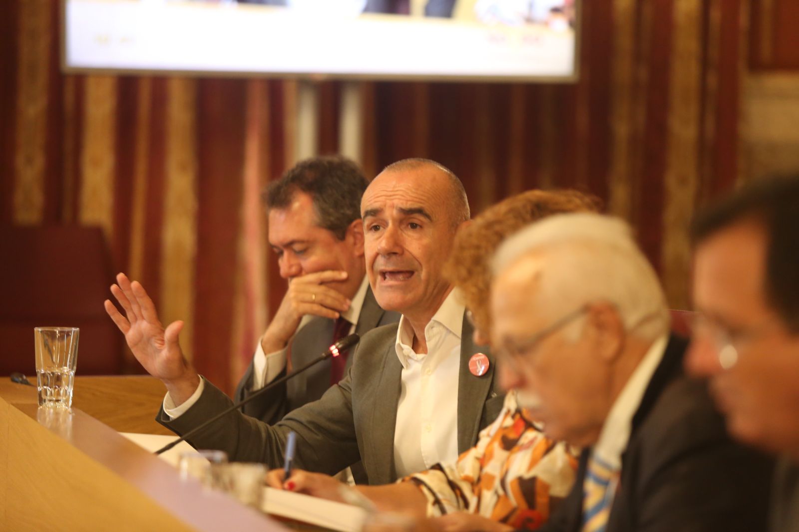El edil Antonio Muñoz durante el Pleno en el Ayutamiento de Sevilla.