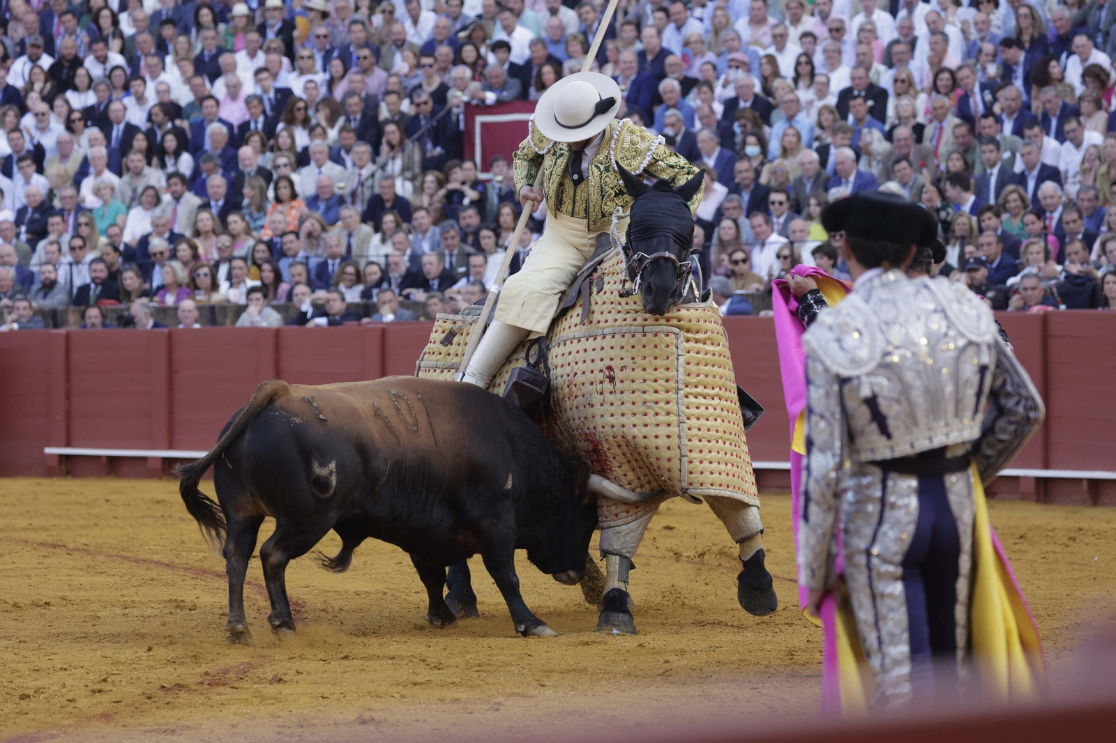 Las imágenes del la corrida del Domingo de Resurrección en la Maestranza de Sevilla
