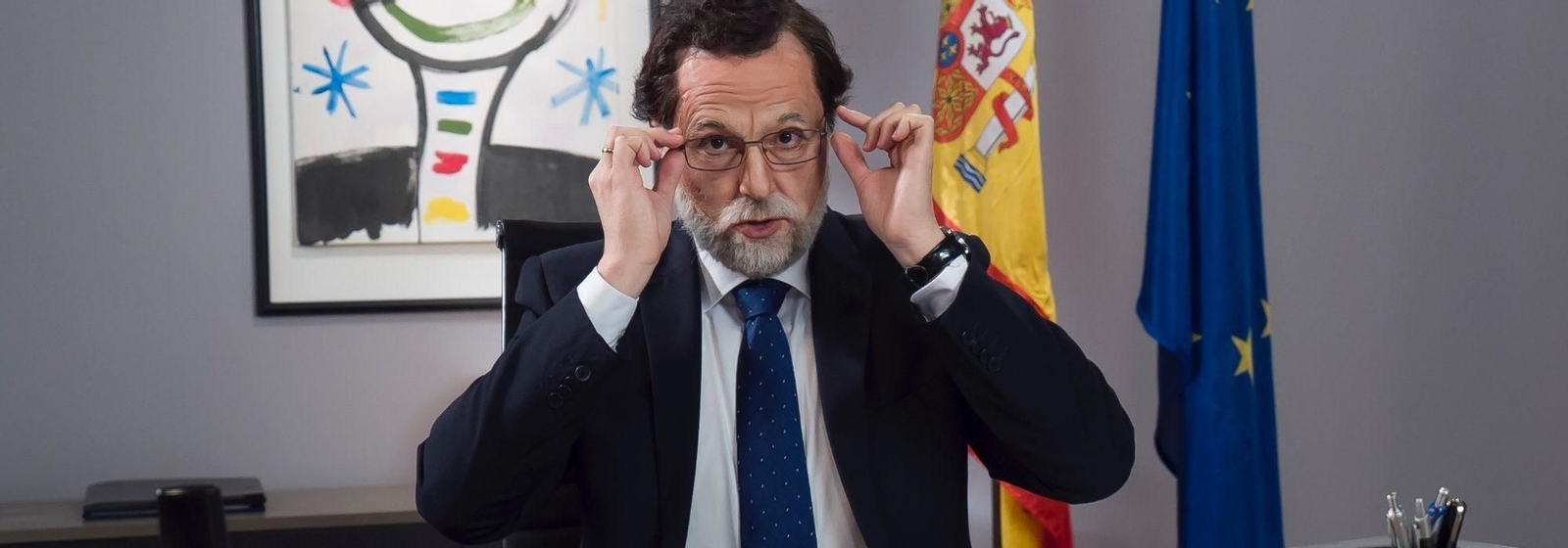 Raúl Pérez caracterizado como Mariano Rajoy en 'El show del presidente' español.