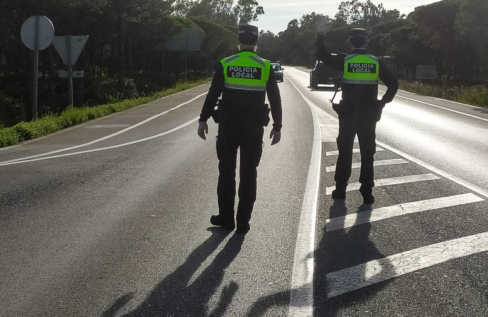 Dos agentes de la Policía durante un control, en una imagen de archivo.