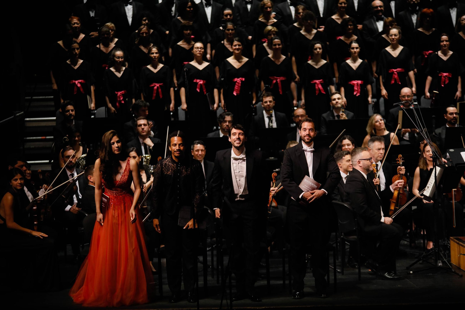 Imágenes de la novena Beethoven interpretado por la OCAL y Orfeón para Cajamar