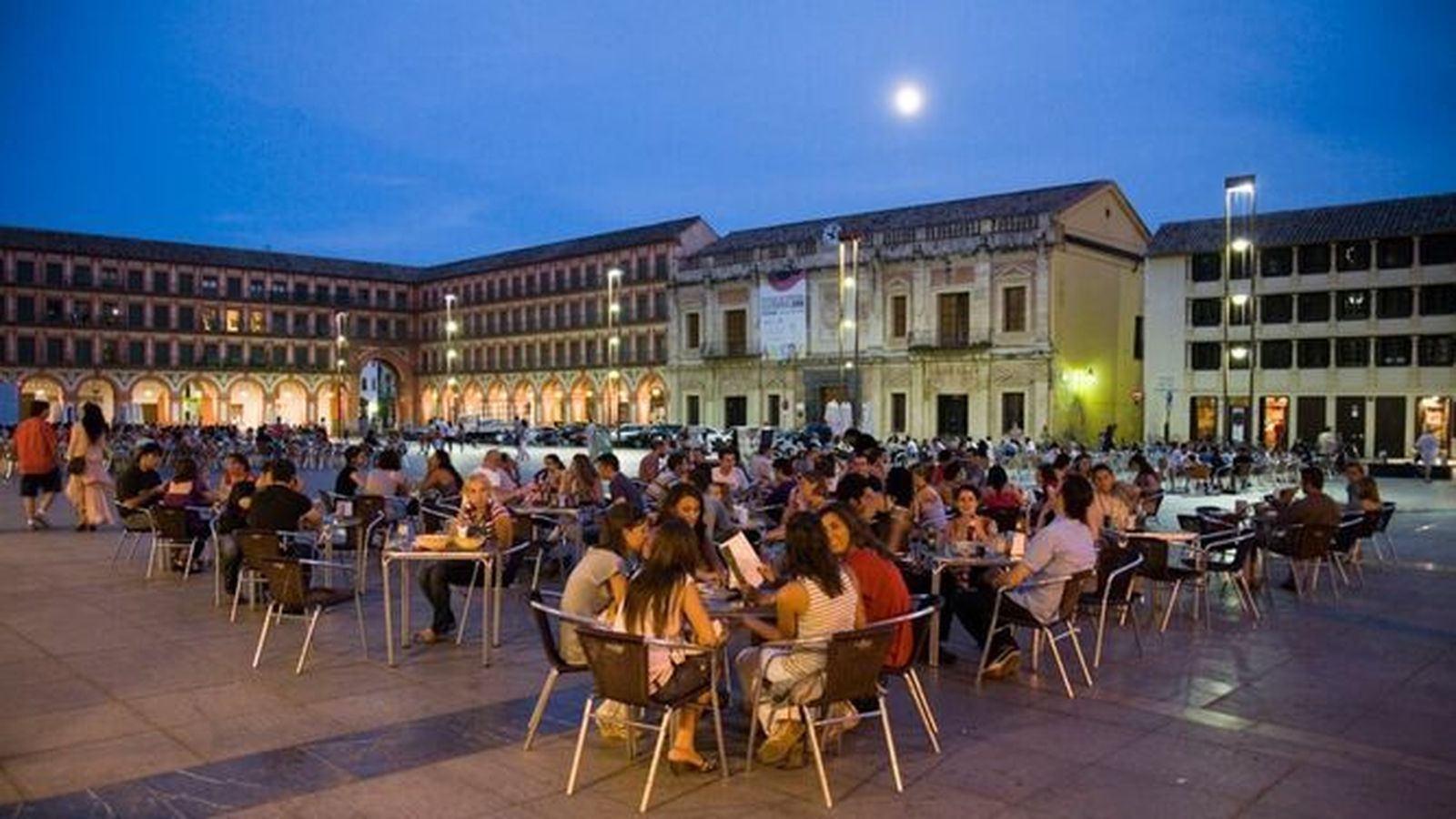La Plaza de la Corredera es uno de los principales puntos de encuentro de cordobeses a la hora de tomar el aperitivo