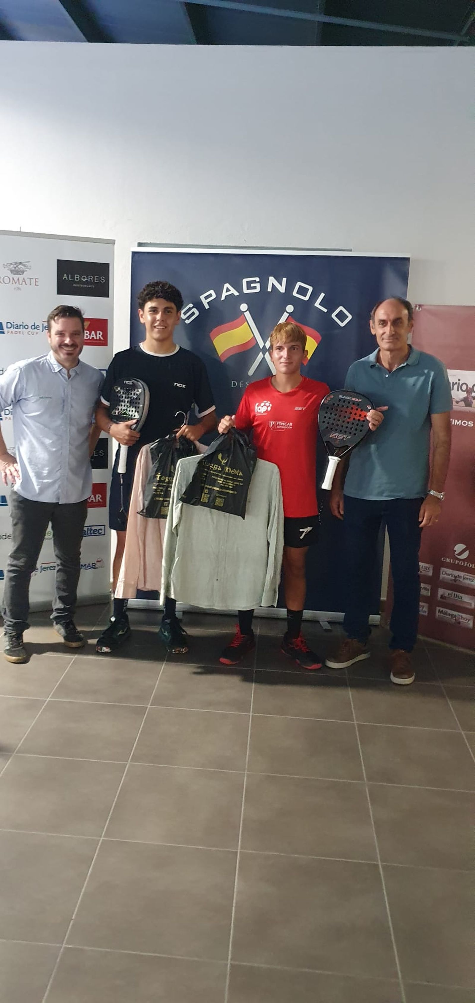Imágenes de la entrega de trofeos de la IX Diario de Jerez Pádel Cup