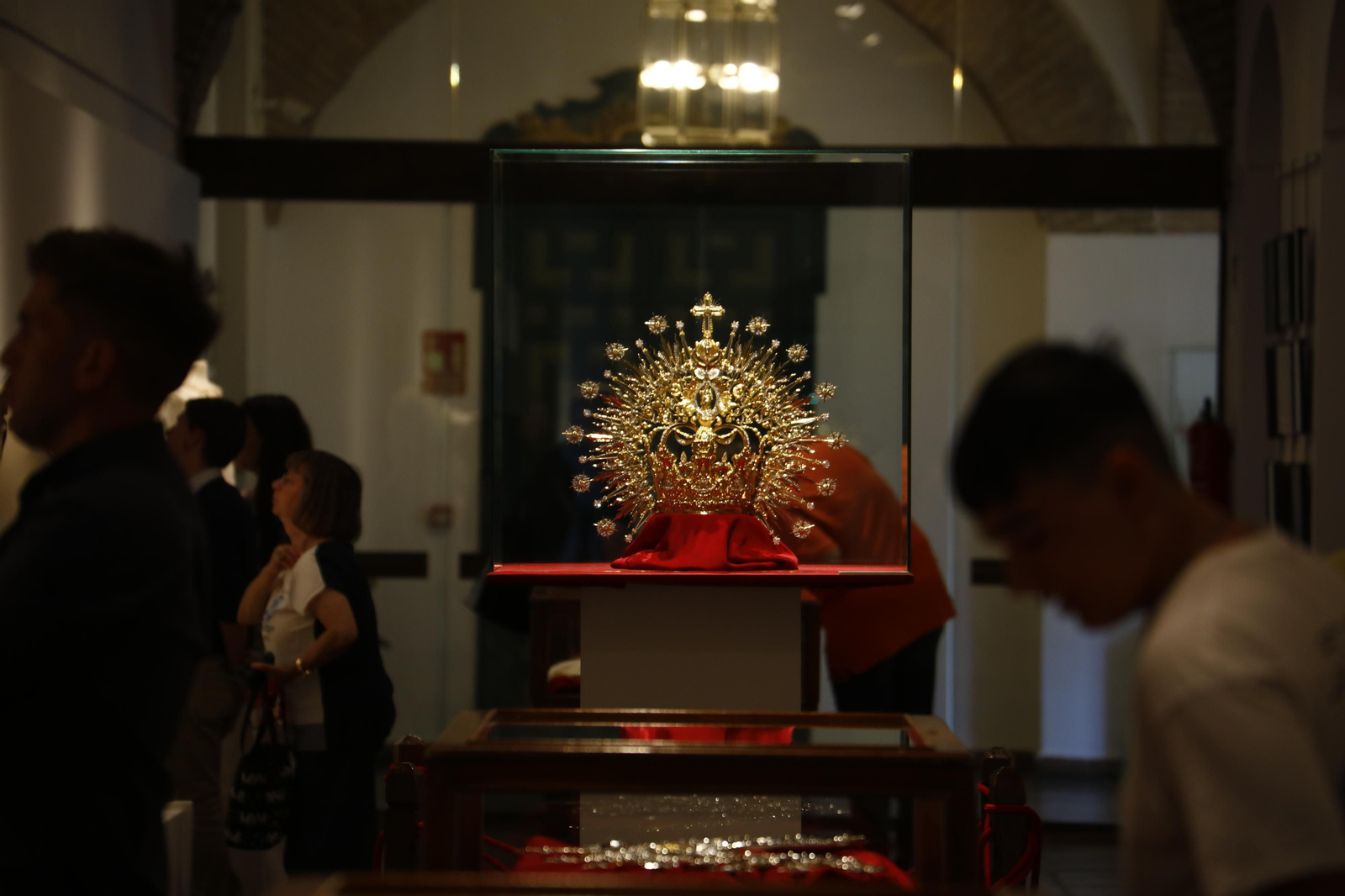 La hermandad de la Paz de Córdoba enseña los estrenos de la coronación, en imágenes