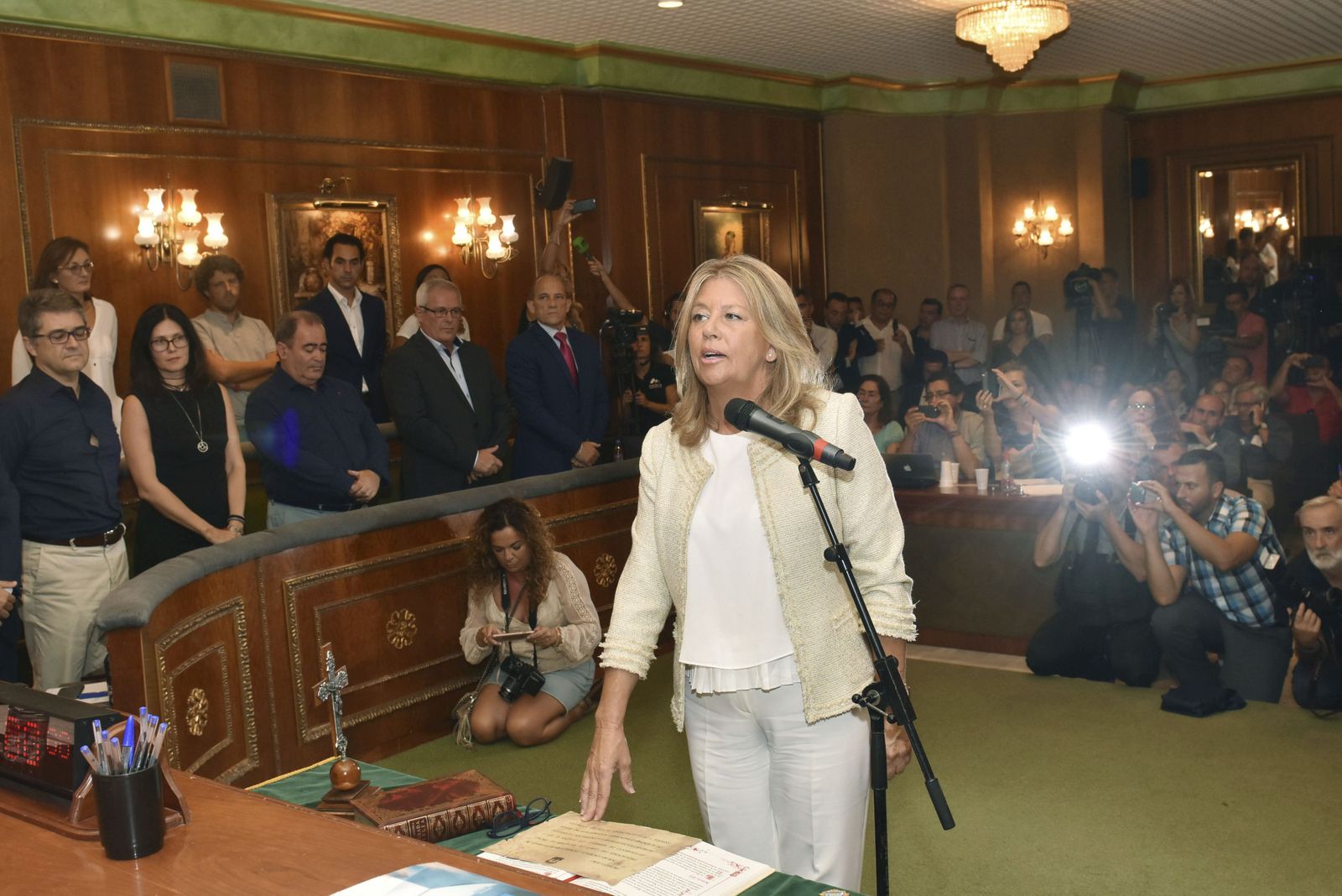 Ángeles Muñoz, alcaldesa de Marbella, durante su investidura.