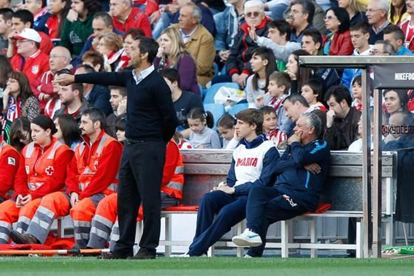 El Málaga golea al Atlético en el Calderón (0-3). / LOF