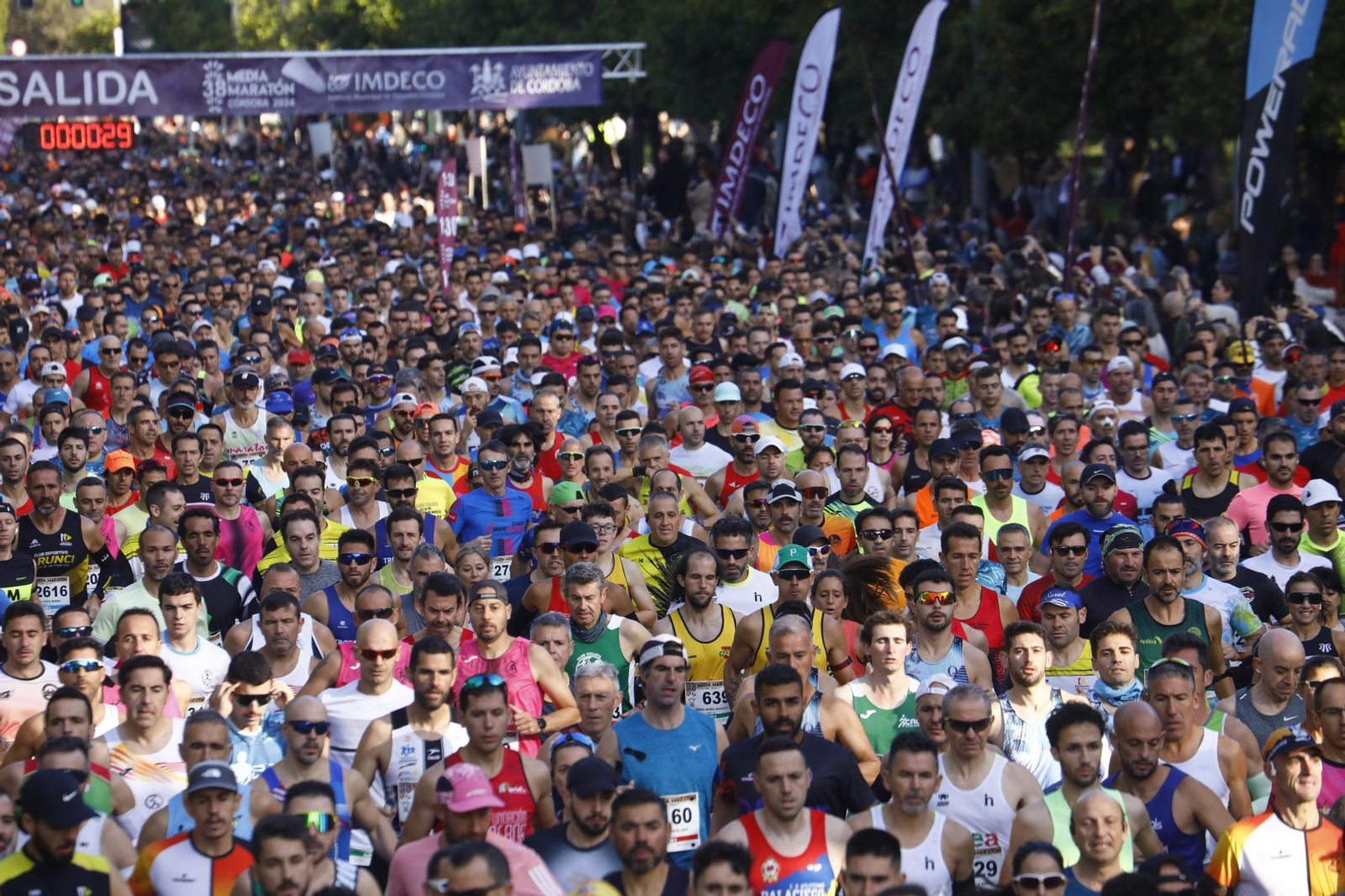 Las mejores fotos de la salida de la Media Maratón de Córdoba 2024