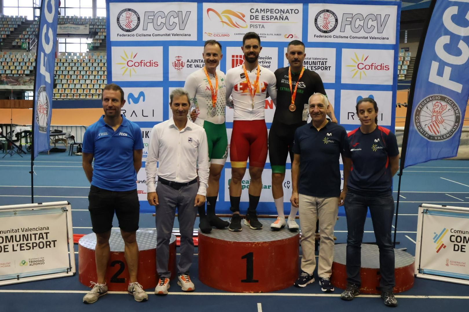 Podio del Campeonato de España de Pista Paralímpico en la prueba del kilómetro con el almeriense subido en el segundo cajón.