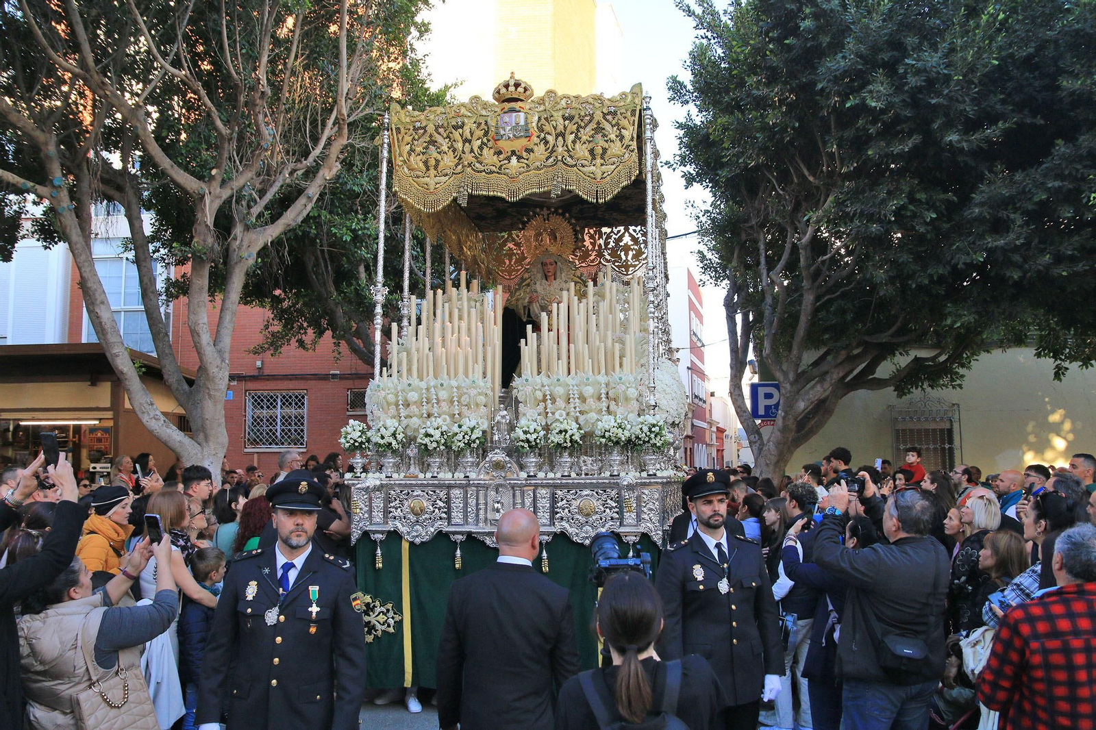 La procesión de la Macarena, en imágenes