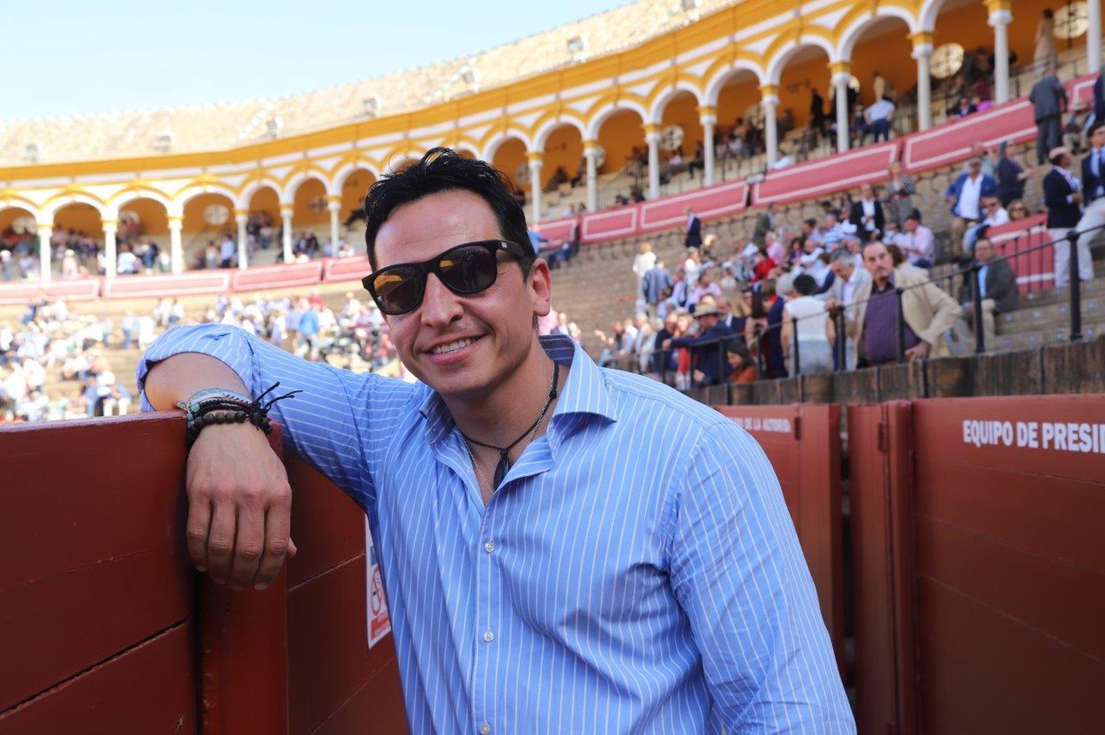 Los famosos y autoridades en la sexta de abono en Sevilla.