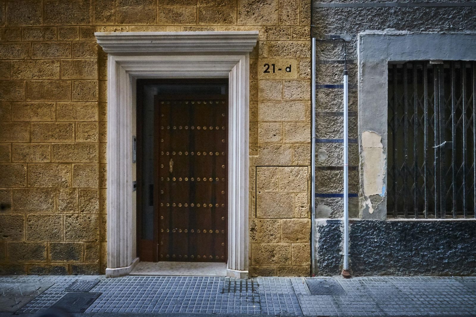 Así queda el cableado en una finca recién restaurada, según establece la normativa.